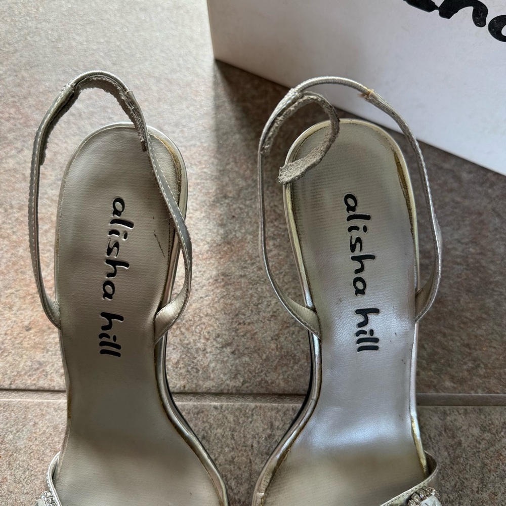Alisha Hill Silver Jeweled Size 7 Women's Shoes - Picture 3 of 7